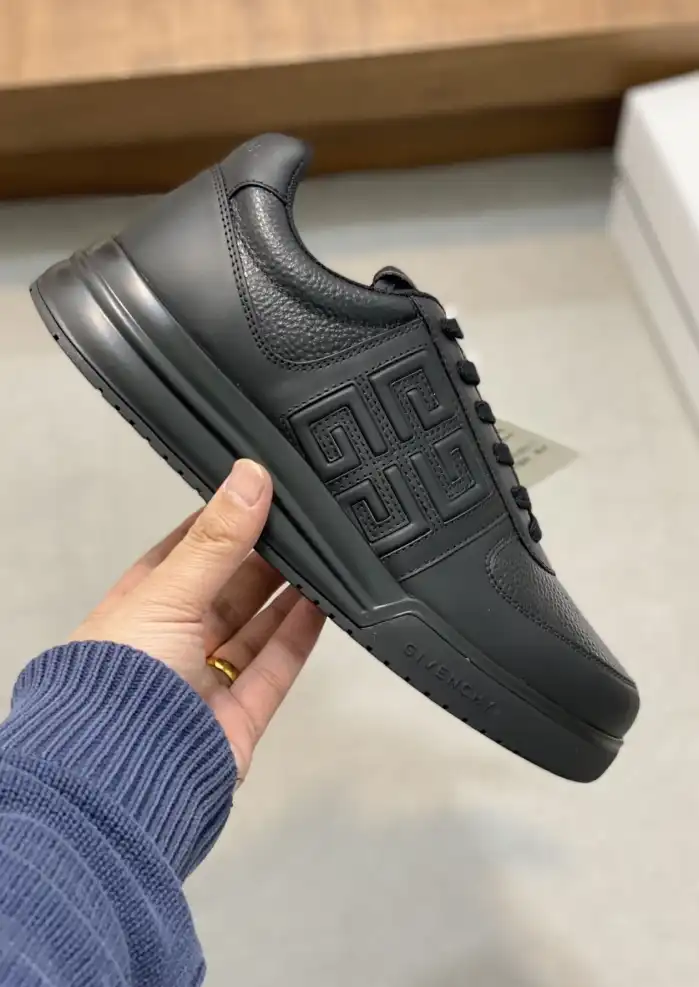 hype Givenchy Sneakers