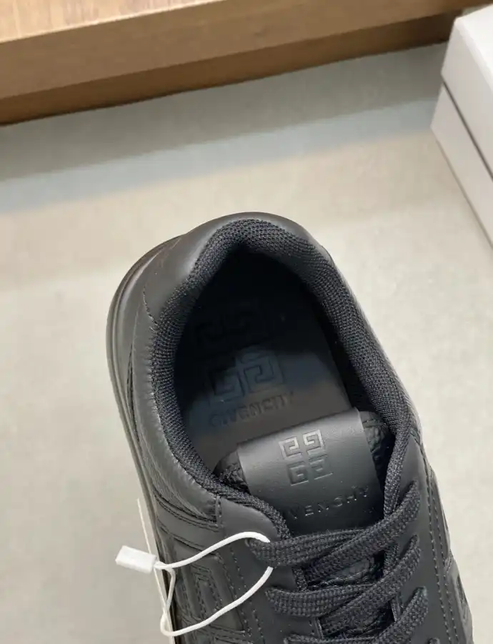 hype Givenchy Sneakers