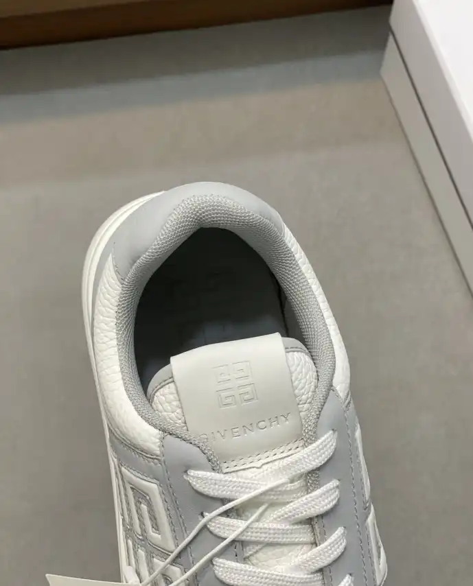 hype Givenchy Sneakers