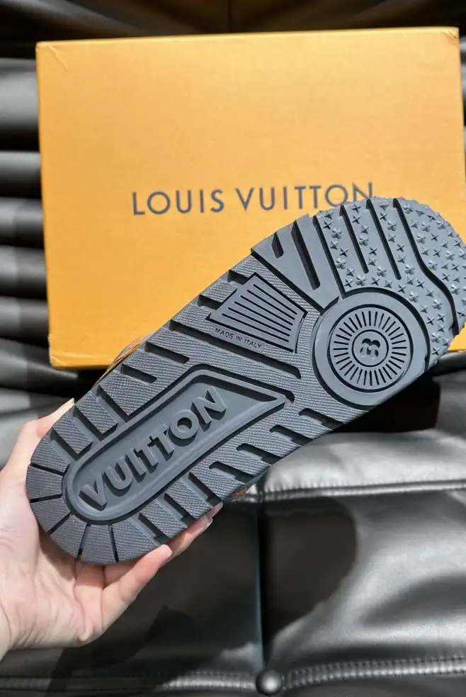 hype Louis Vuitton Sneakers