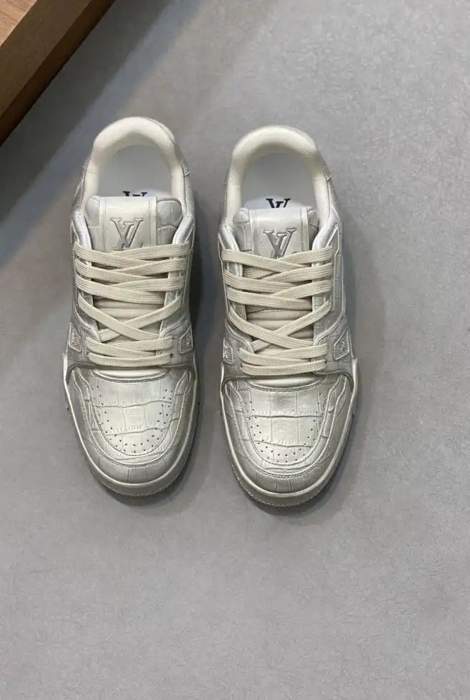 hype Louis Vuitton Sneakers