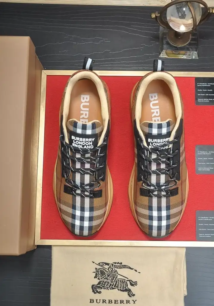 hype Burberry Sneakers