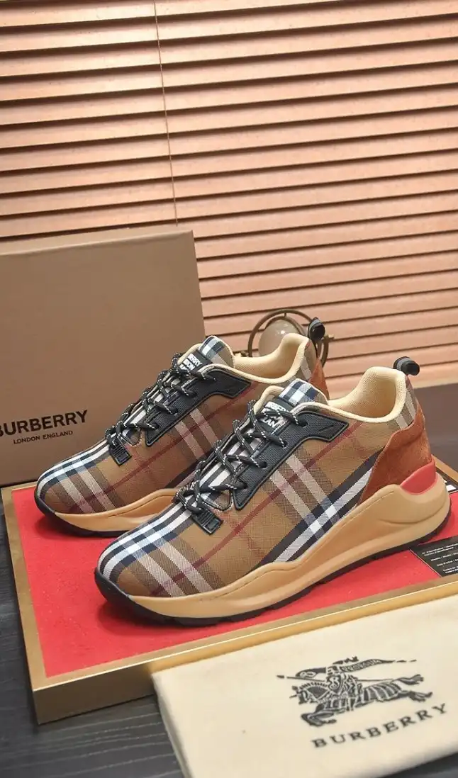 hype Burberry Sneakers