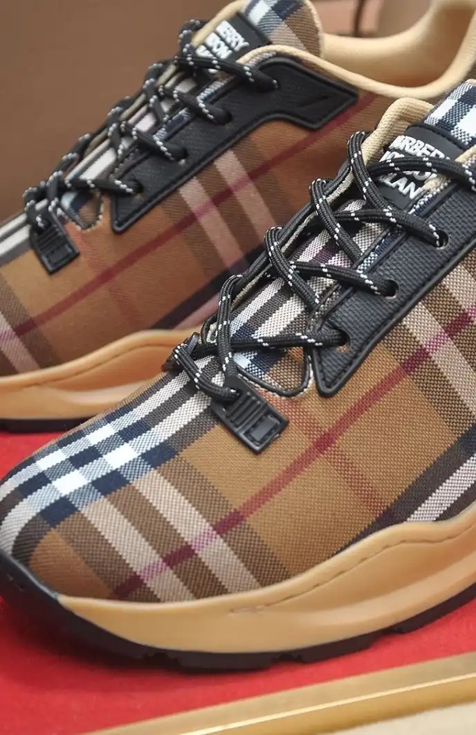 hype Burberry Sneakers