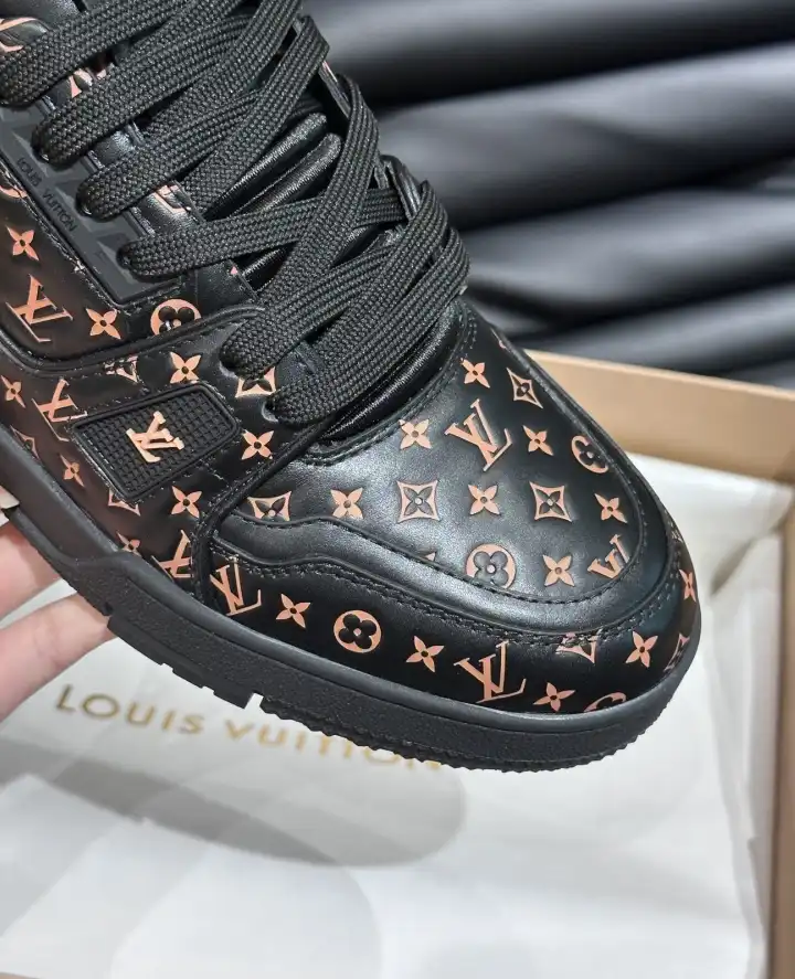 hype Louis Vuitton Sneakers