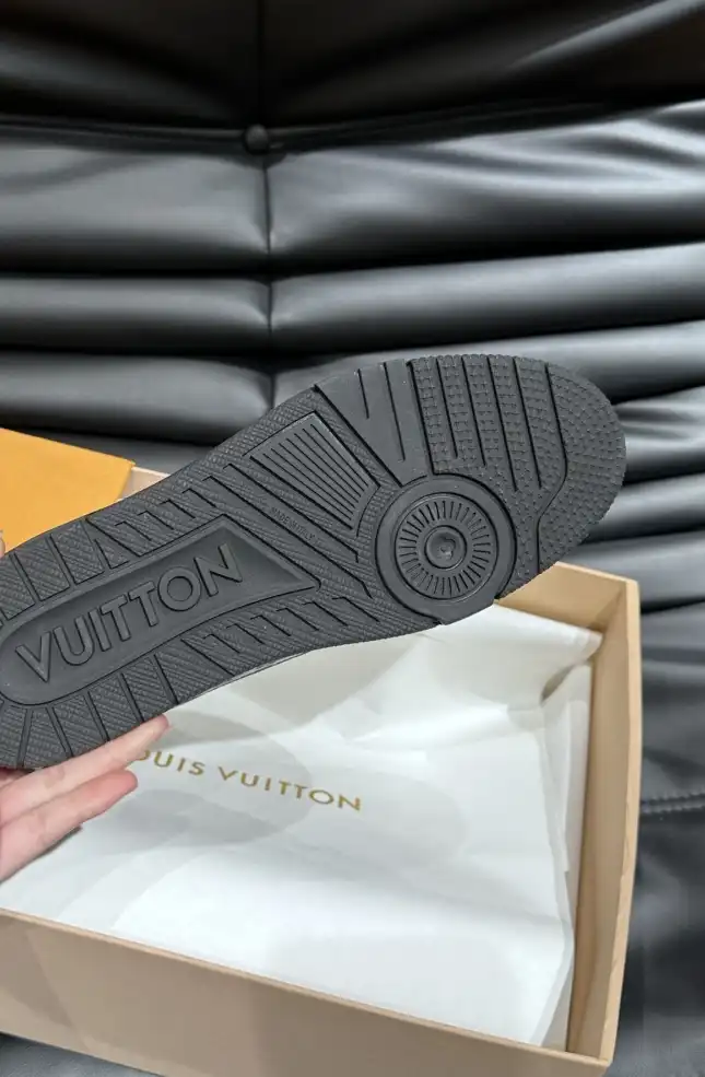 hype Louis Vuitton Sneakers