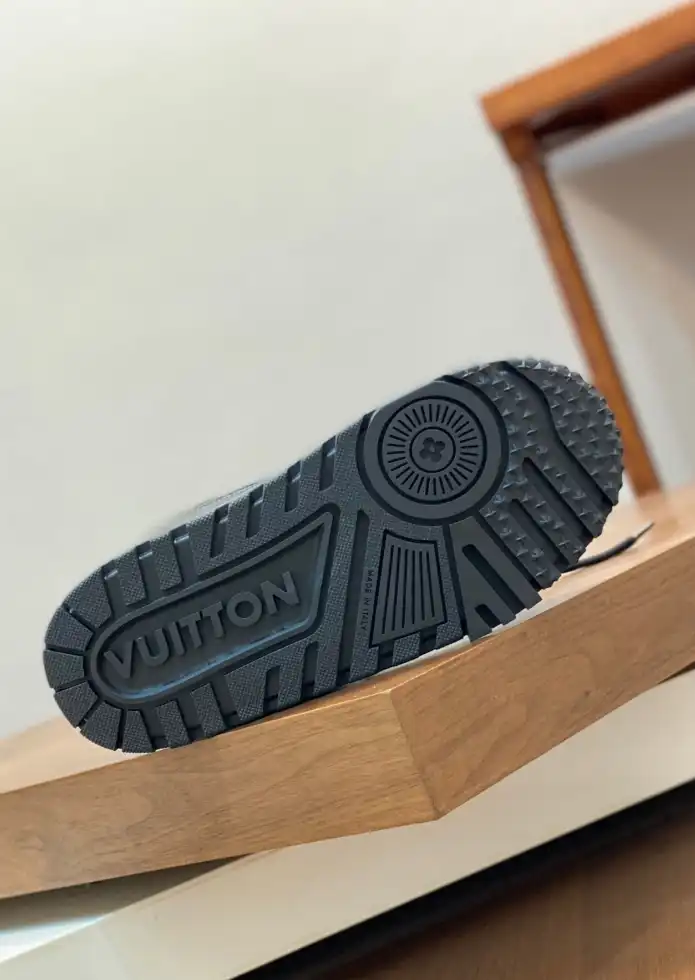 hype Louis Vuitton Sneakers