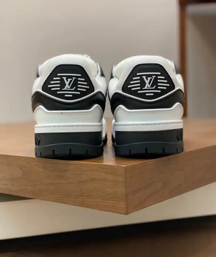 hype Louis Vuitton Sneakers