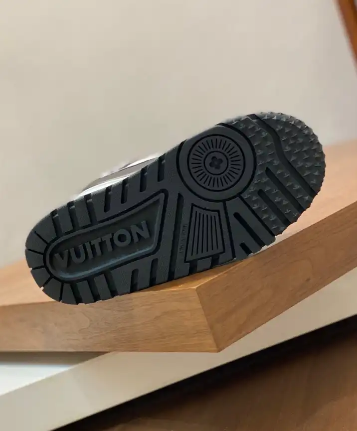 hype Louis Vuitton Sneakers