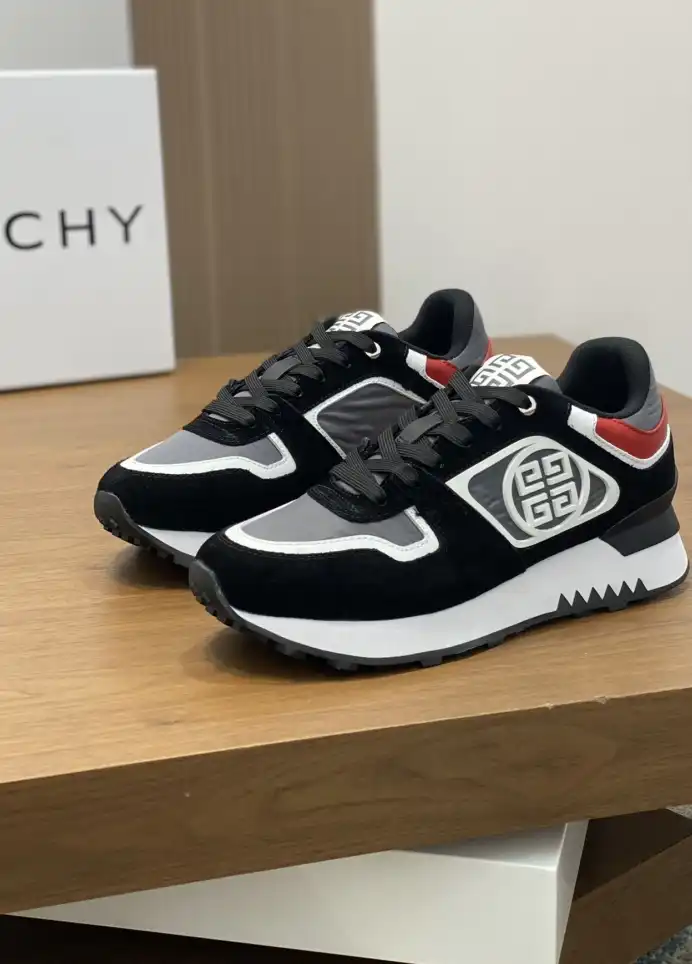 hype Givenchy Sneakers