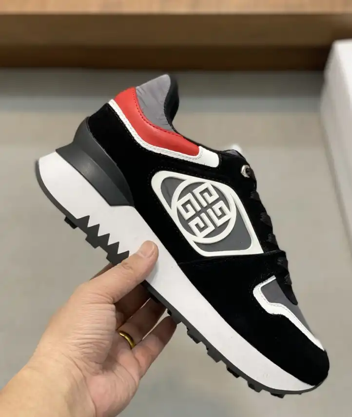 hype Givenchy Sneakers