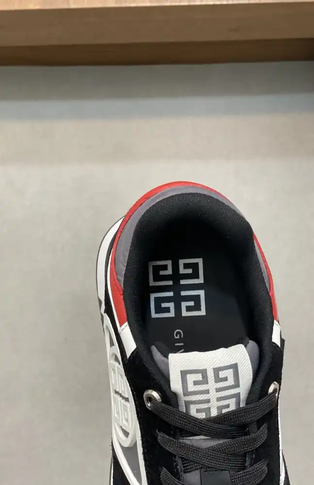 hype Givenchy Sneakers