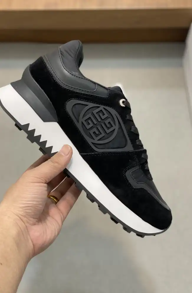 hype Givenchy Sneakers