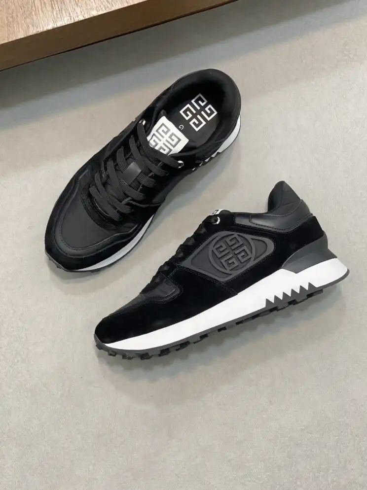 hype Givenchy Sneakers