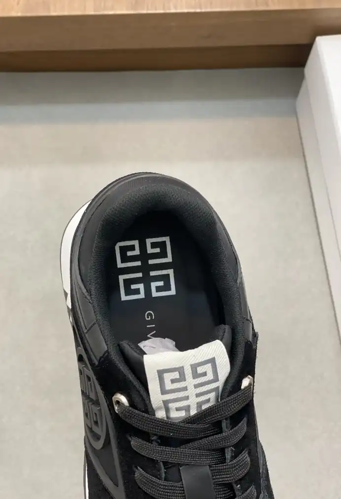 hype Givenchy Sneakers