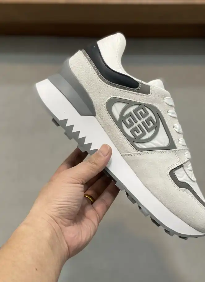 hype Givenchy Sneakers