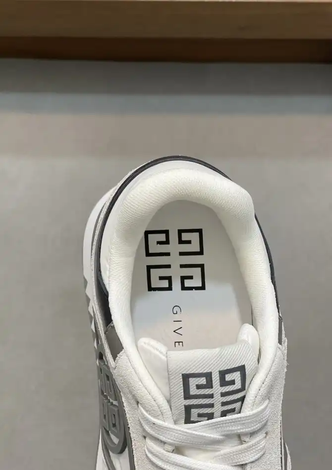 hype Givenchy Sneakers