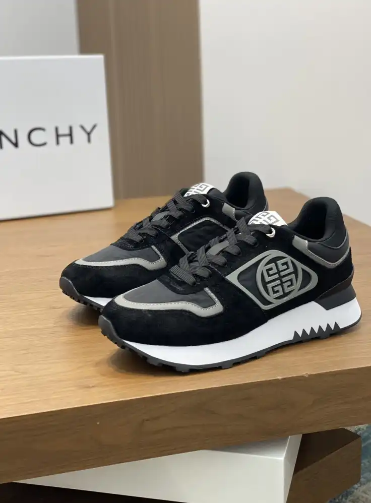 hype Givenchy Sneakers