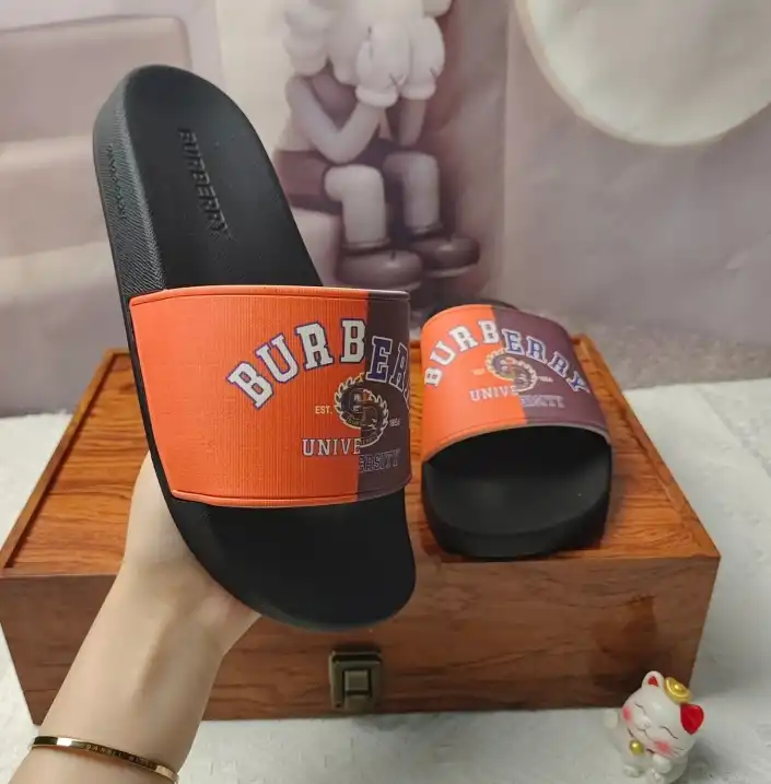 hype Burberry Slippers