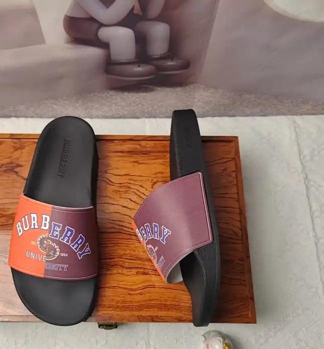 hype Burberry Slippers