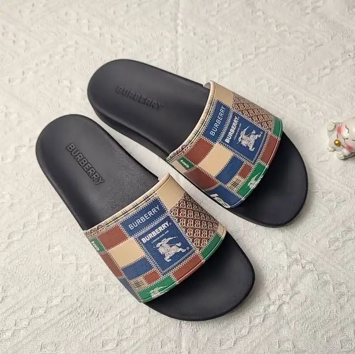 hype Burberry Slippers