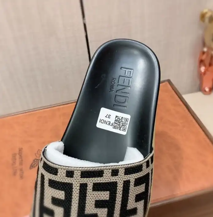 hype Fendi Slippers