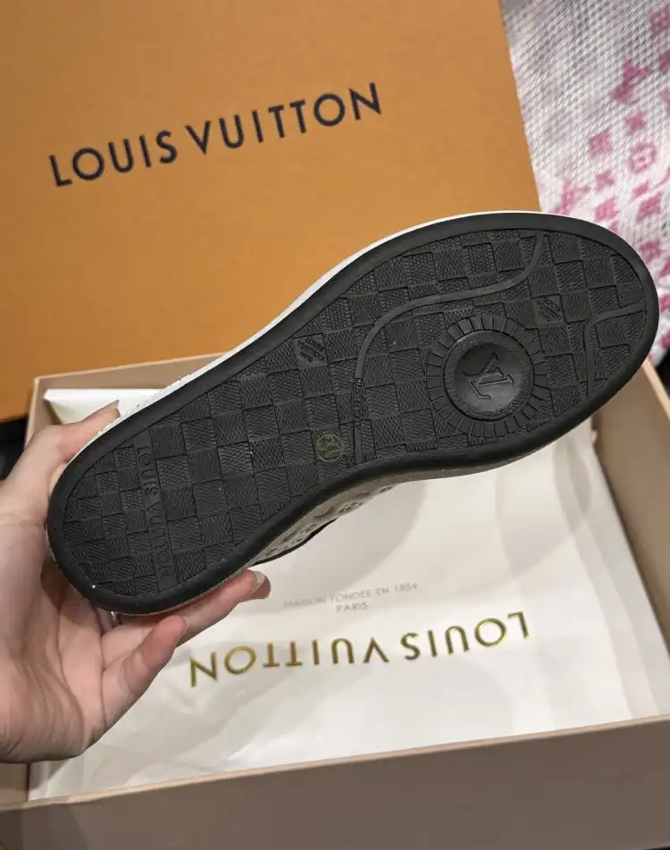 hype Louis Vuitton Sneakers