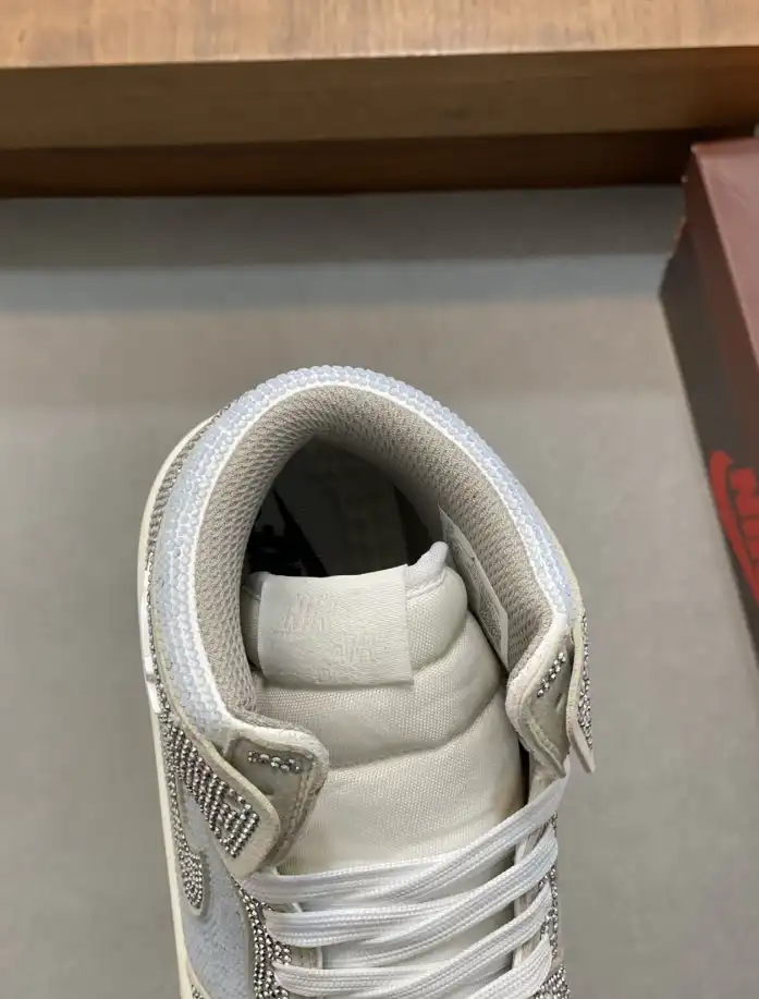 hype Louis Vuitton Sneakers