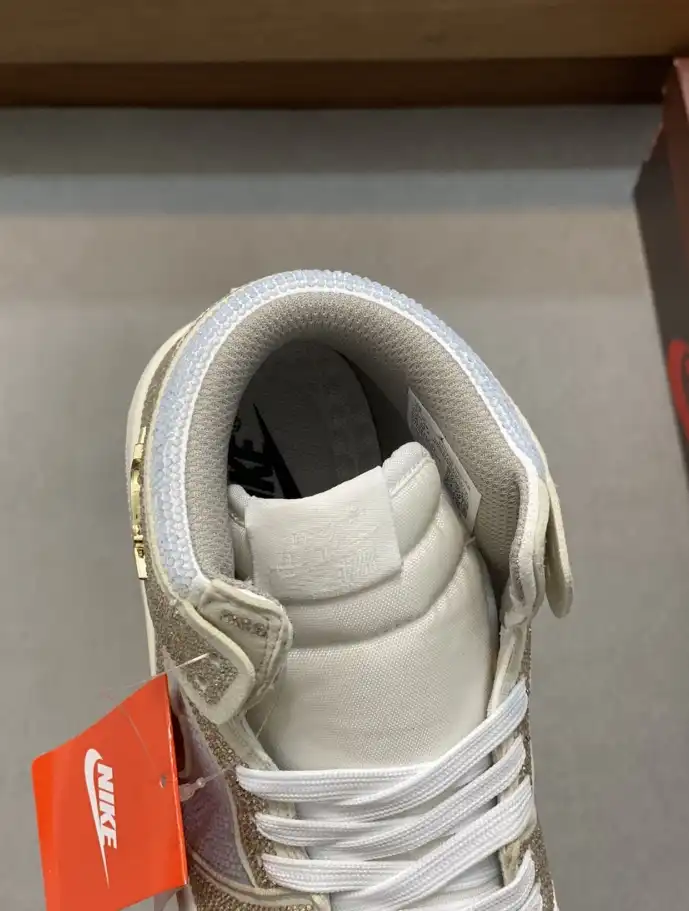 hype Louis Vuitton Sneakers