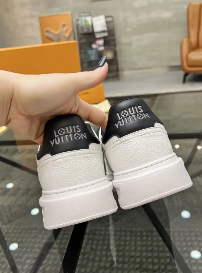 hype Louis Vuitton Sneakers