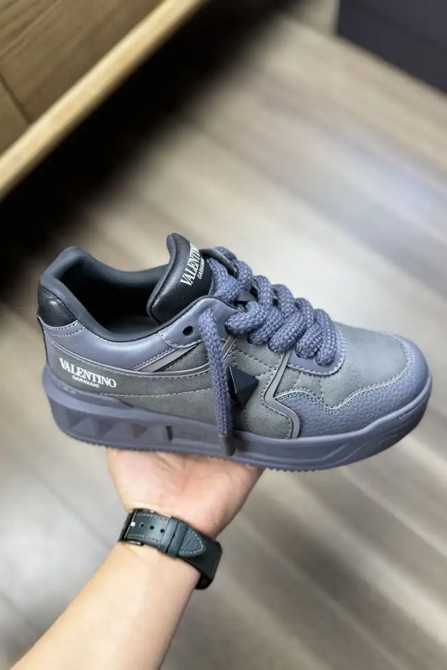 hype Valentino Sneakers