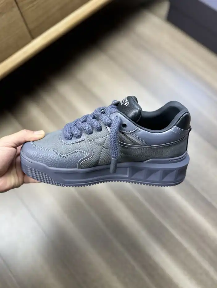 hype Valentino Sneakers