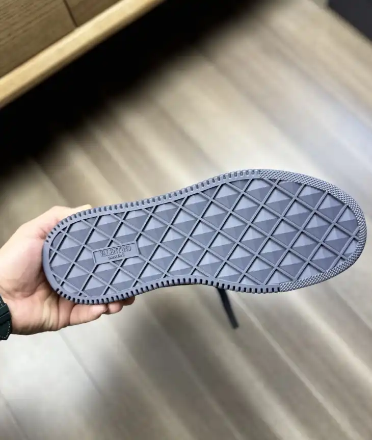 hype Valentino Sneakers