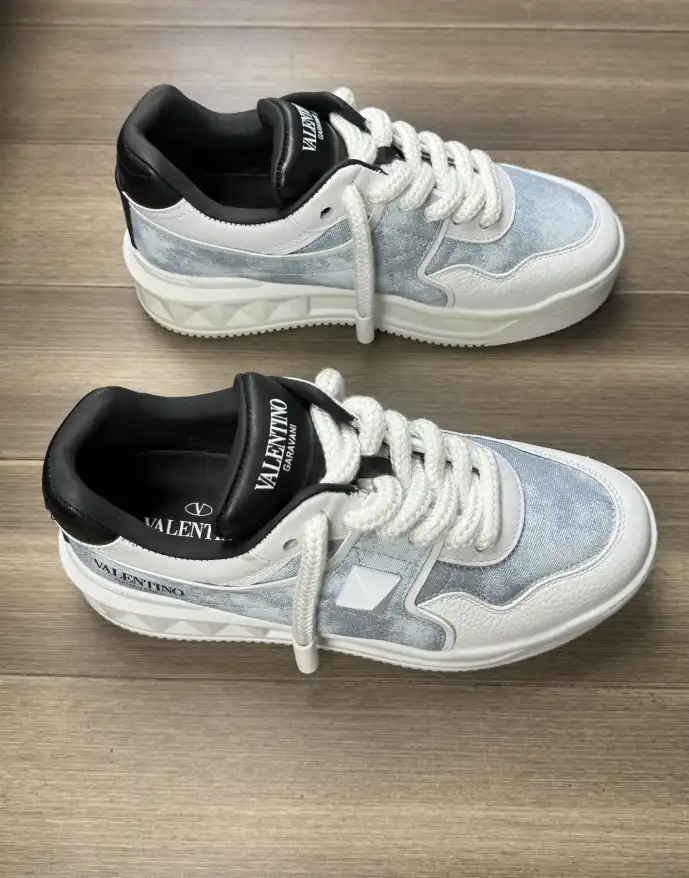 hype Valentino Sneakers