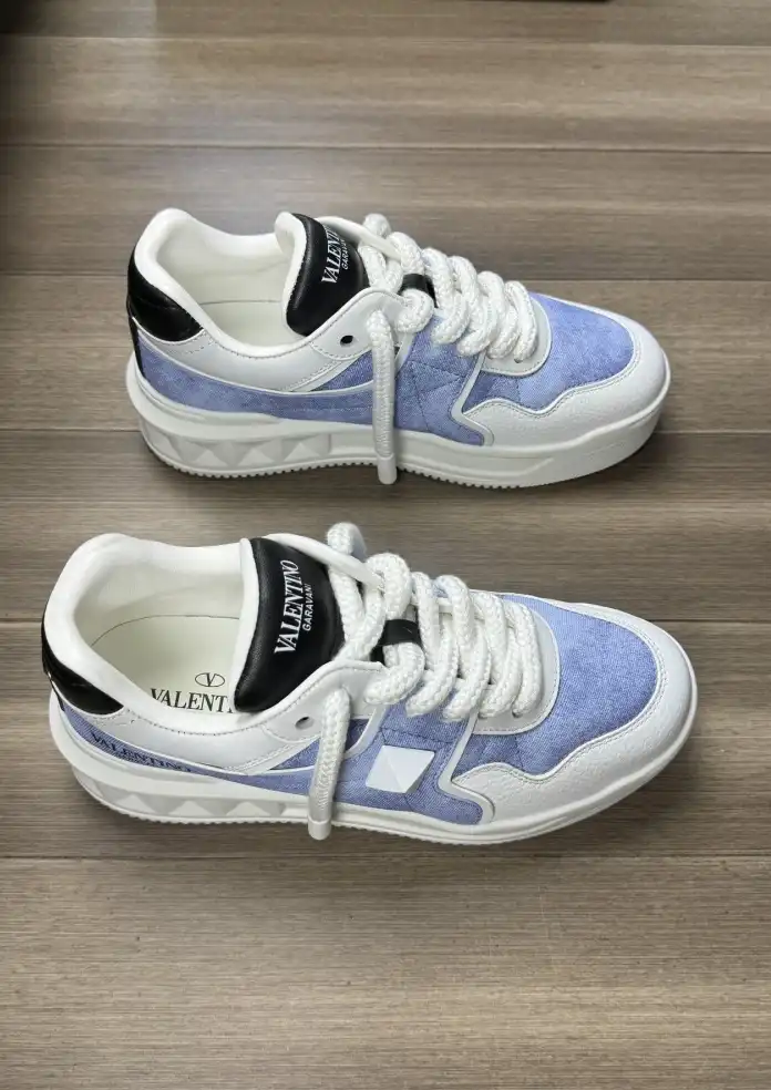 hype Valentino Sneakers