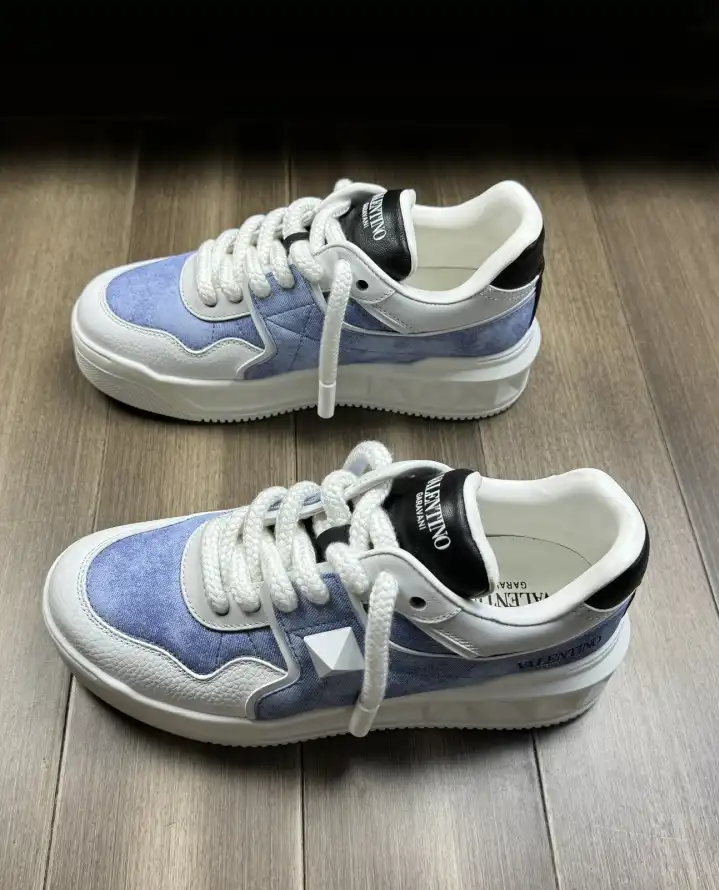 hype Valentino Sneakers