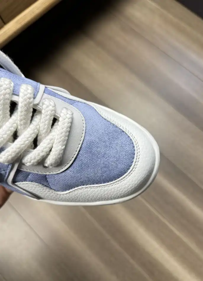 hype Valentino Sneakers