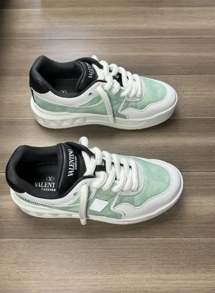 hype Valentino Sneakers