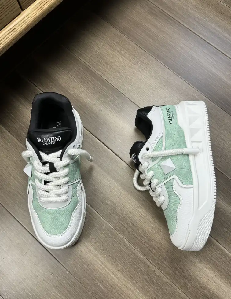 hype Valentino Sneakers