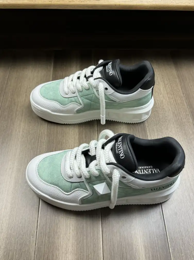 hype Valentino Sneakers