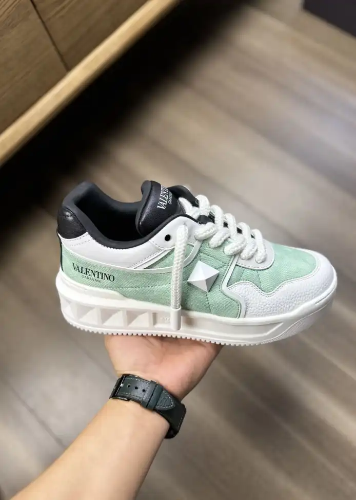 hype Valentino Sneakers