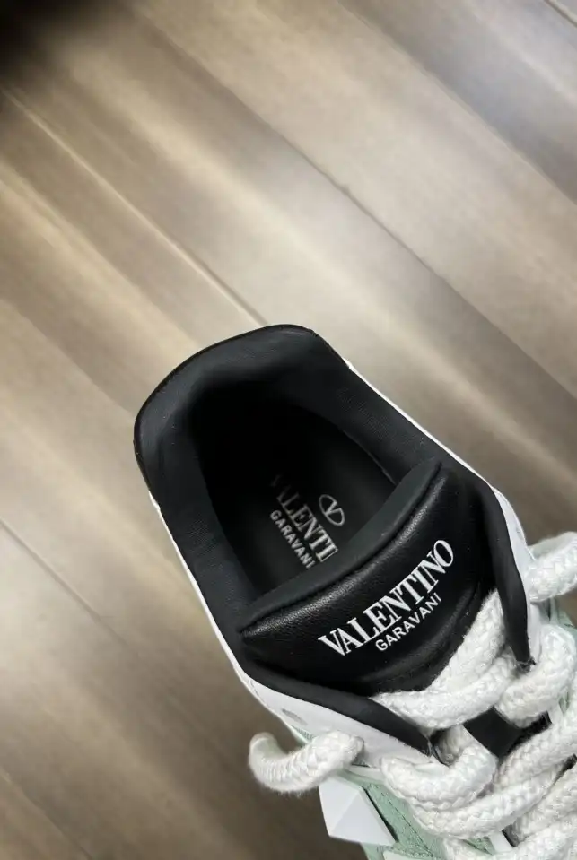 hype Valentino Sneakers