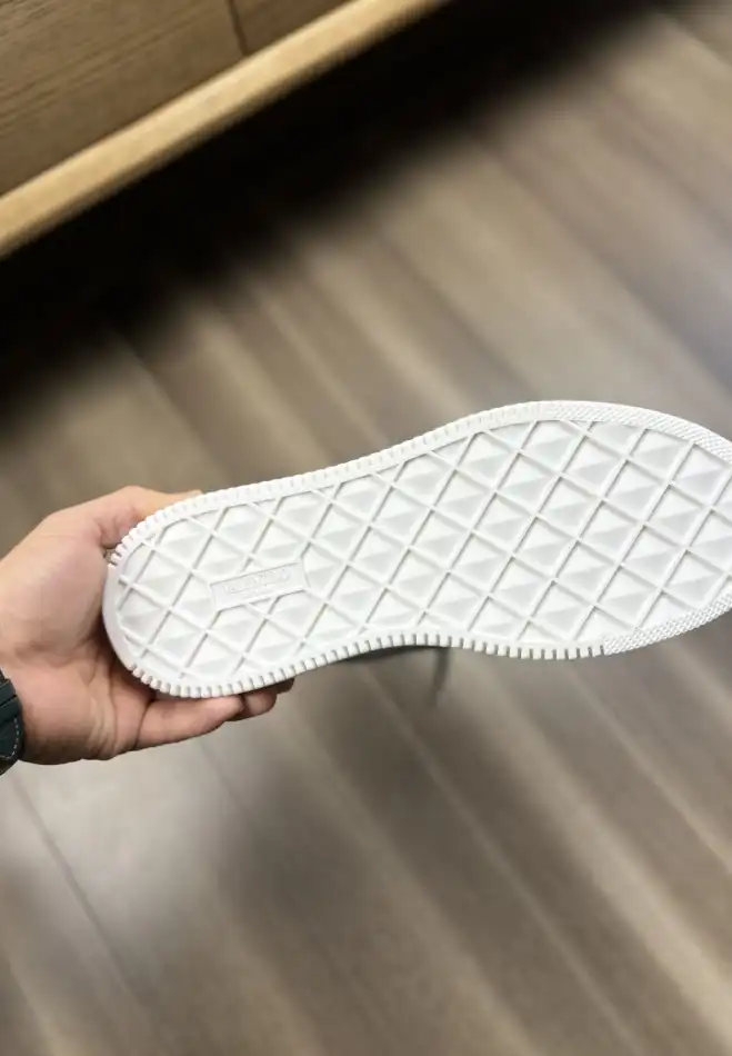 hype Valentino Sneakers