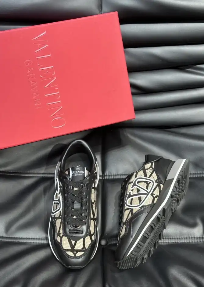 hype Valentino Sneakers