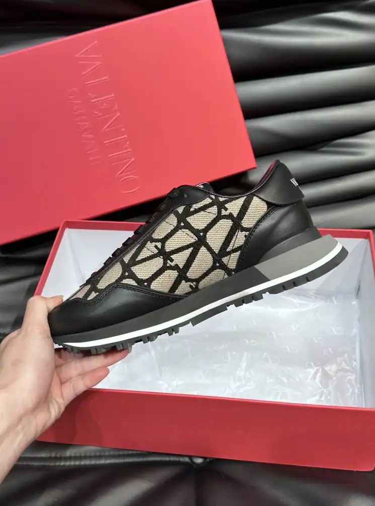 hype Valentino Sneakers