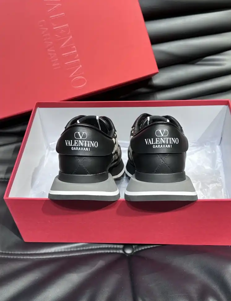 hype Valentino Sneakers