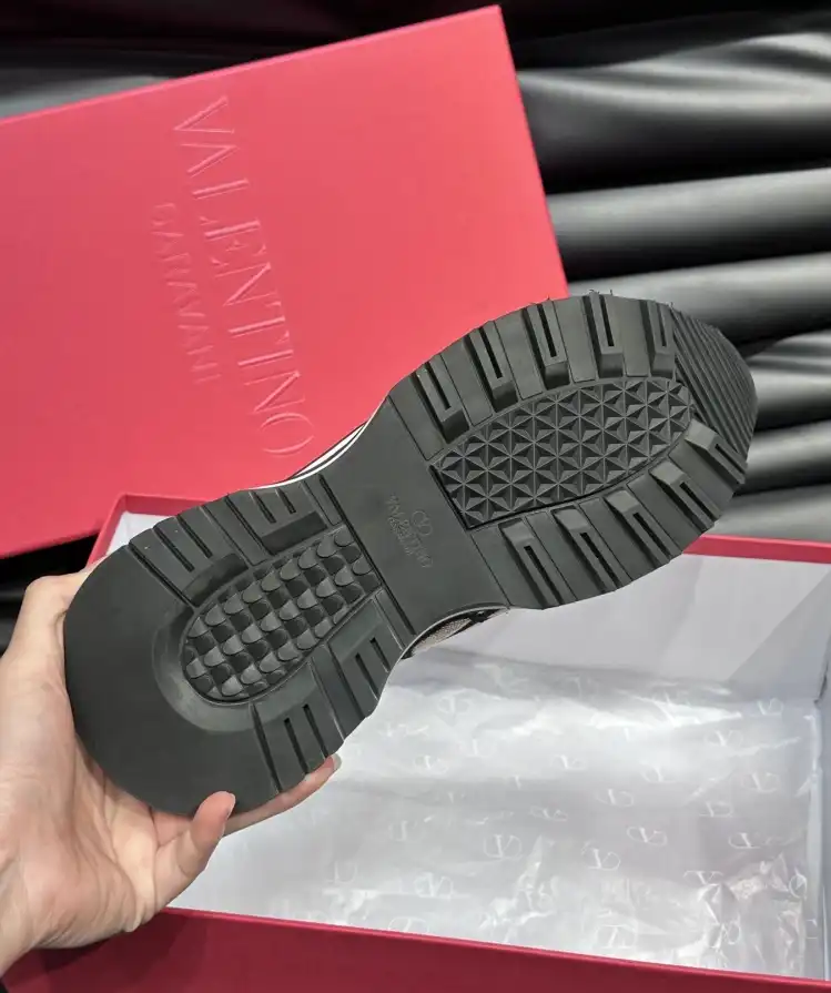 hype Valentino Sneakers