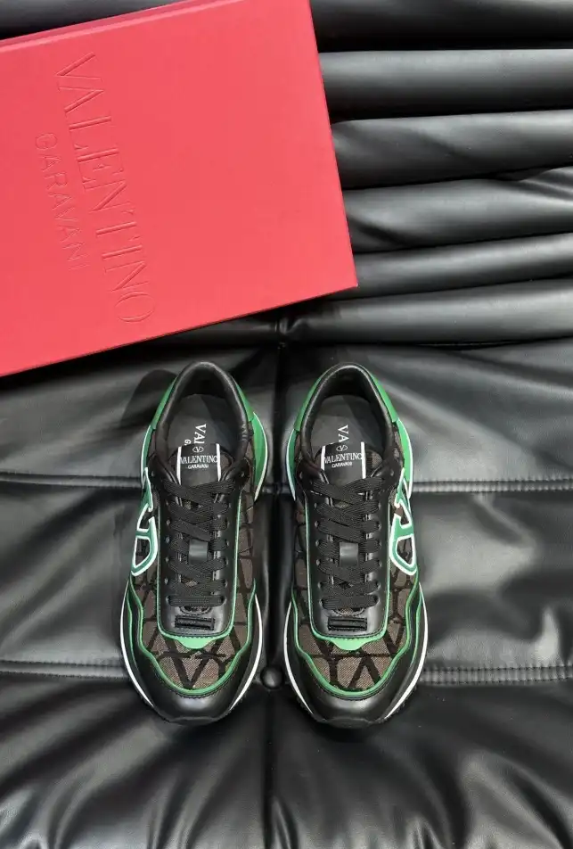 hype Valentino Sneakers