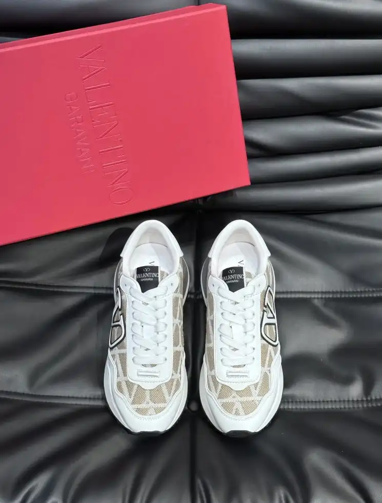 hype Valentino Sneakers