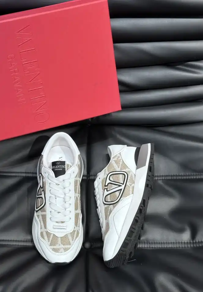 hype Valentino Sneakers